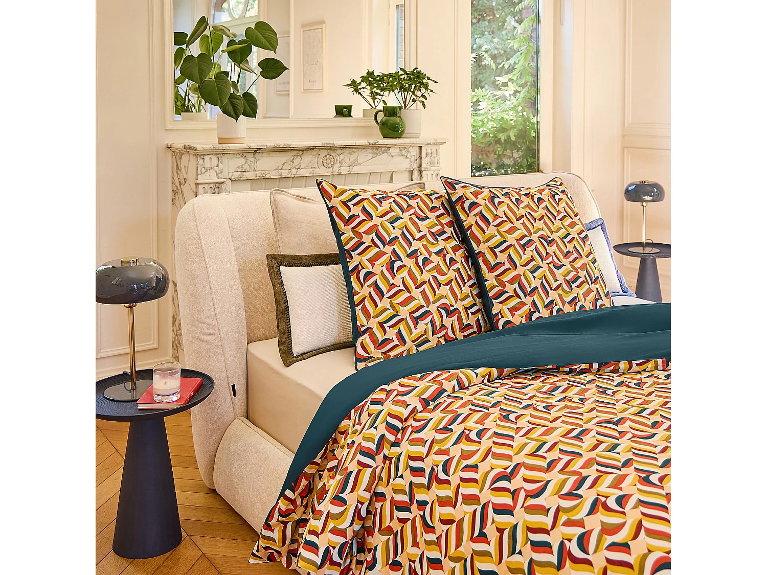 Habitat - Parure de lit réversible en satin de coton bio - 240 x 220 cm - Bleu nuit et Bordeaux - Design by Floriane Jacques - Claudia