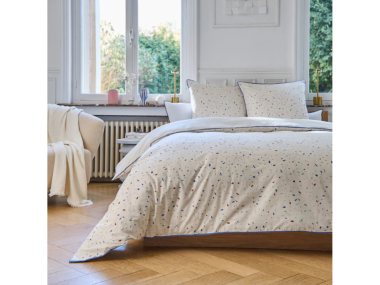 Habitat - Parure de lit en percale de coton bio - 240 x 220 cm - Motifs à pois - Design by Floriane Jacques - Arlette