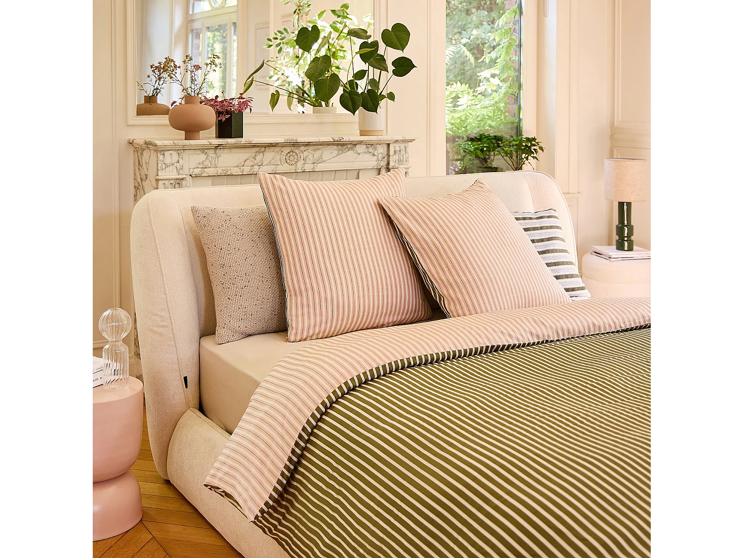 Habitat - Parure de lit réversible en satin de coton bio - 260 x 240 cm et 65 x 65 cm - Rose pâle et vert - Design by Floriane Jacques - Baudouin