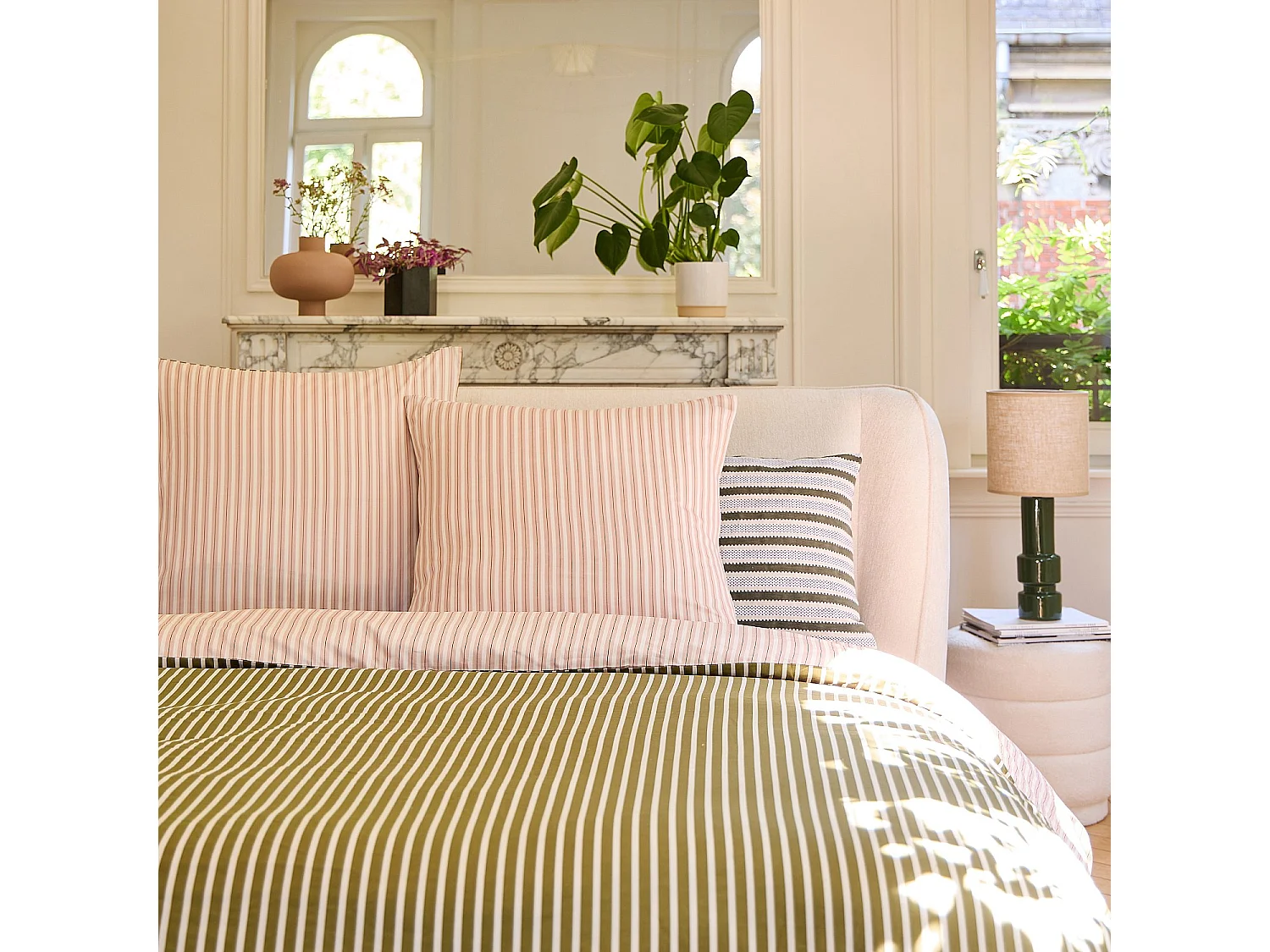 Habitat - Parure de lit réversible en satin de coton bio - 260 x 240 cm et 65 x 65 cm - Rose pâle et vert - Design by Floriane Jacques - Baudouin
