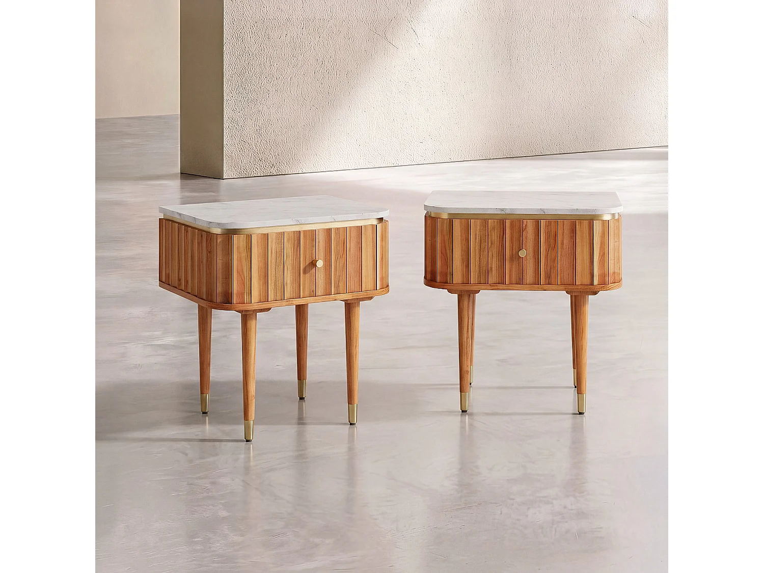 Habitat - Lot de 2 tables de chevet en bois massif avec plateau en marbre - Naturel - Hector