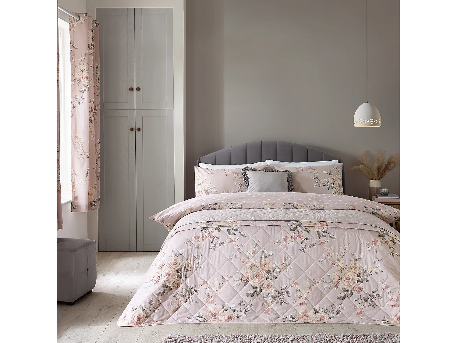 Catherine Lansfield Canterbury Floral Reversible Quilted 220x230cm Bedspread Blush Pink