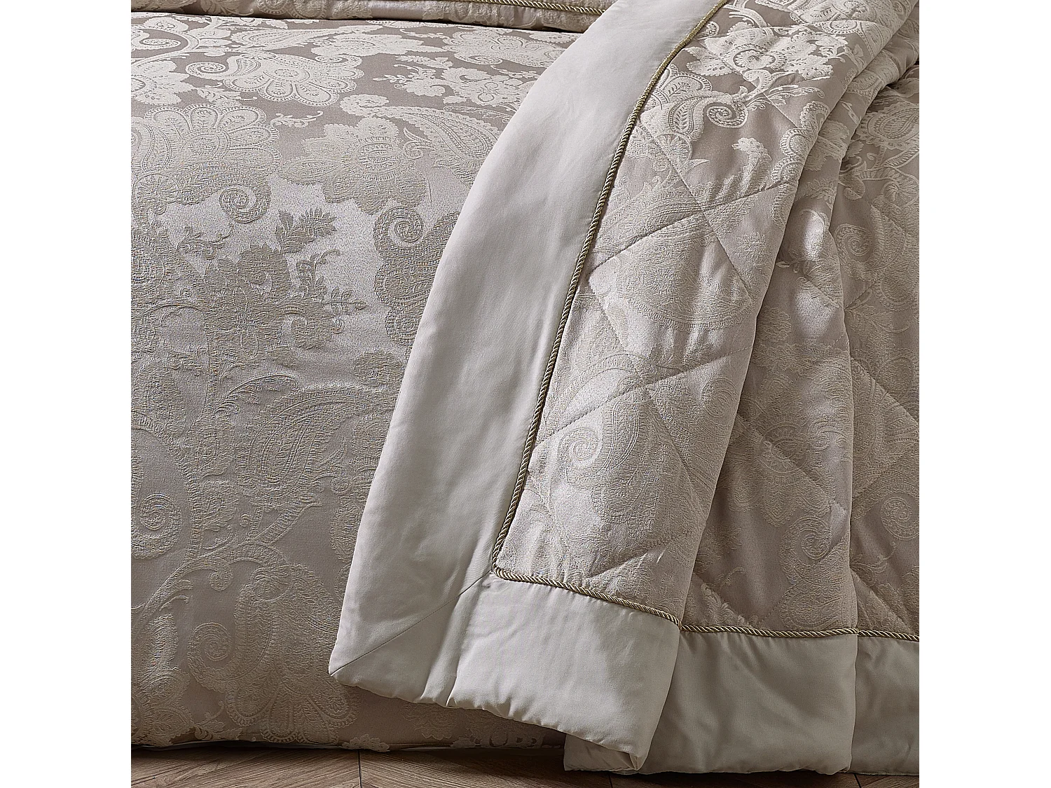 Catherine Lansfield Opulent Jacquard 240x260cm Bedspread Champagne Gold