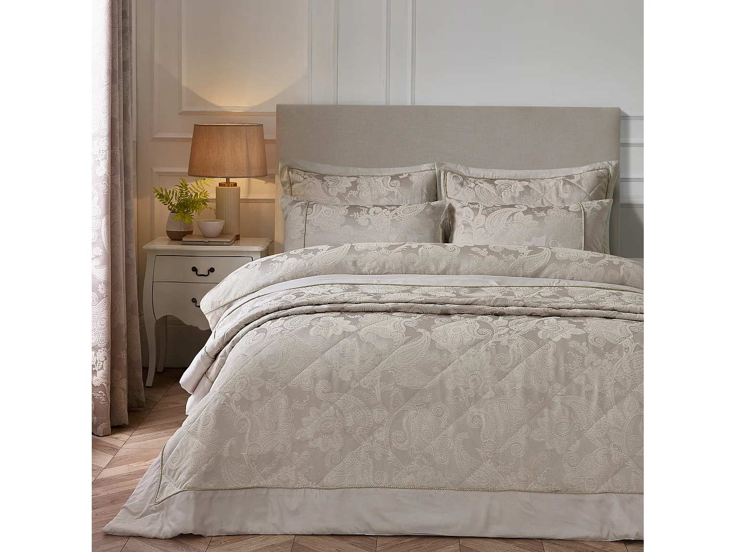 Catherine Lansfield Opulent Jacquard 240x260cm Bedspread Champagne Gold