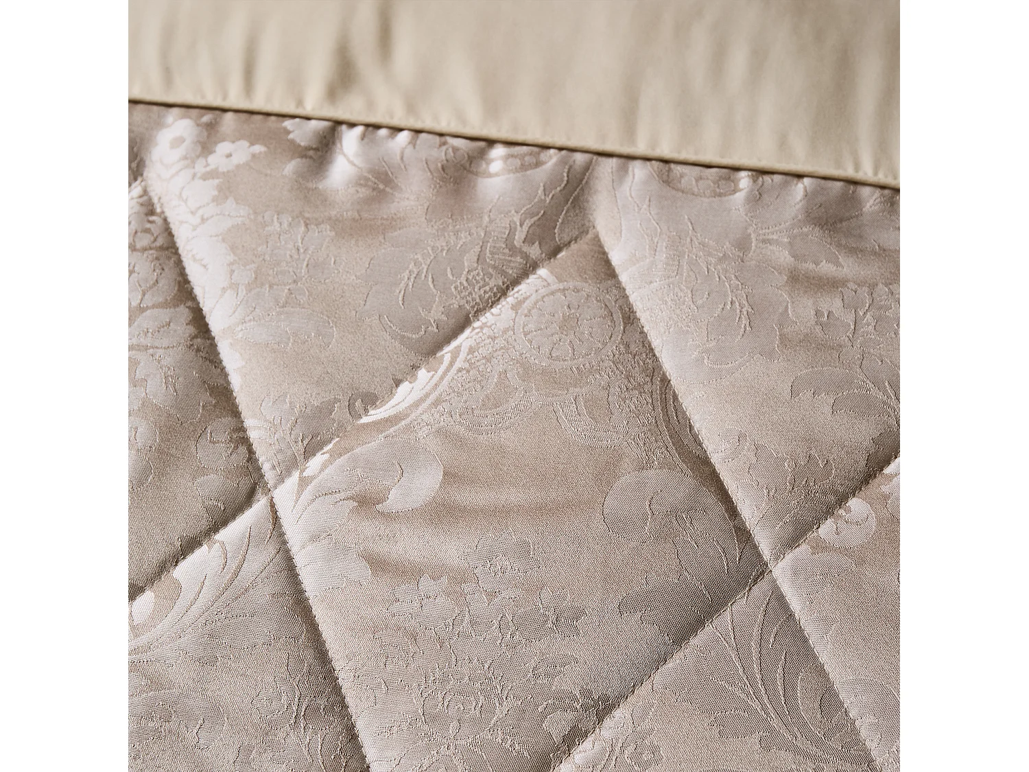 Catherine Lansfield Damask Jacquard 240x260cm Bedspread Champagne Gold