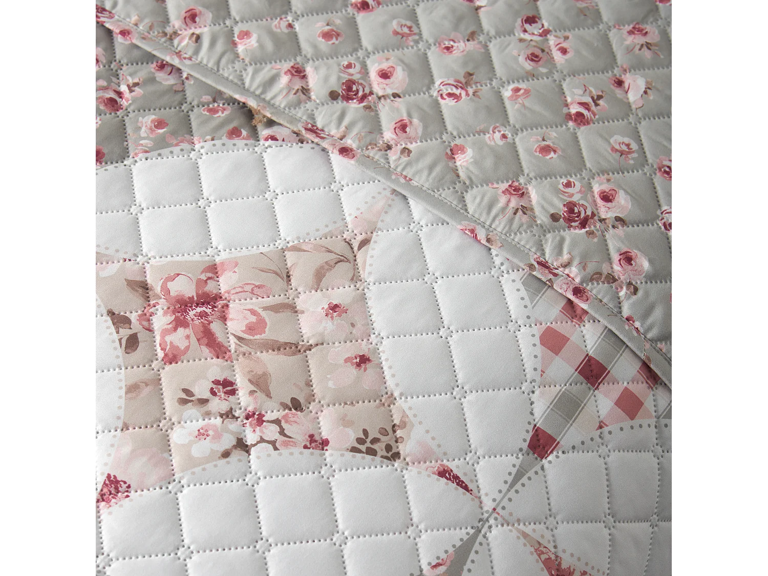 Catherine Lansfield Pinsonic Patchwork Quilted 220x230cm Bedspread Green