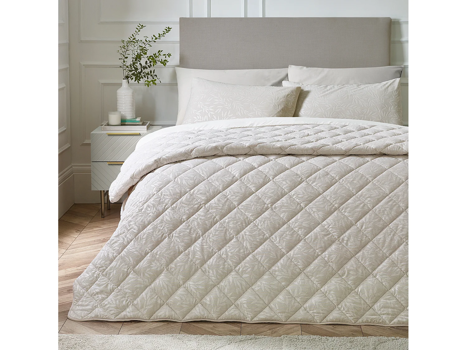 Catherine Lansfield Corded Leaves 240x260cm Quilted Bedspread Champagne Gold