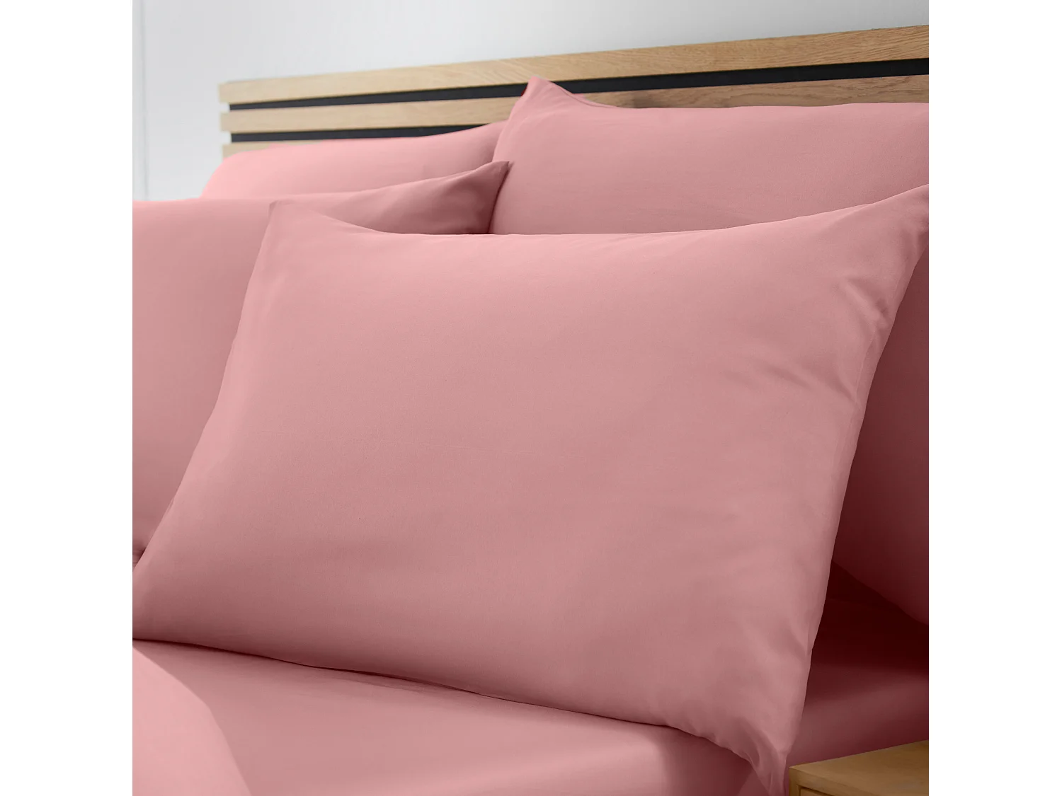 Catherine Lansfield So Soft Non-Iron Standard Pack of 4 Pillowcases Coral