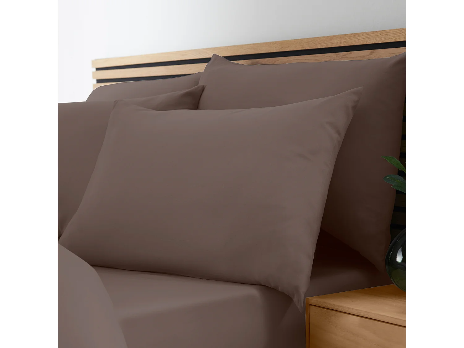 Catherine Lansfield So Soft Non-Iron Standard Pack of 4 Pillowcases Chocolate
