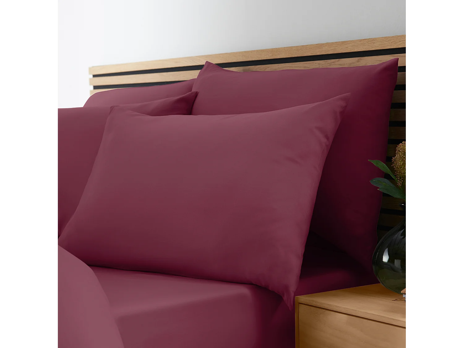 Catherine Lansfield So Soft Non-Iron Standard Pack of 4 Pillowcases Burgundy