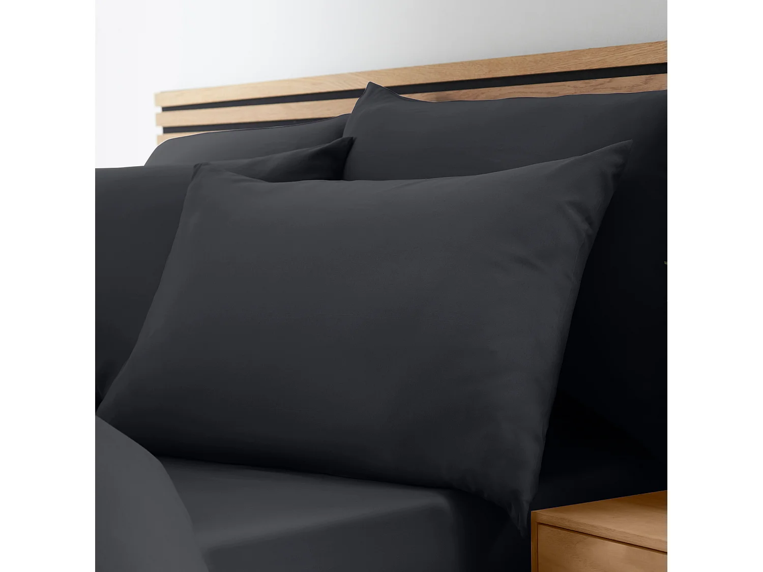 Catherine Lansfield So Soft Non-Iron Standard Pack of 4 Pillowcases Black