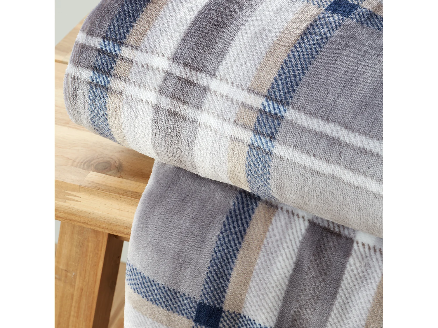 Catherine Lansfield Cosy Kelso Check 130x170cm Blanket Throw Charcoal Grey