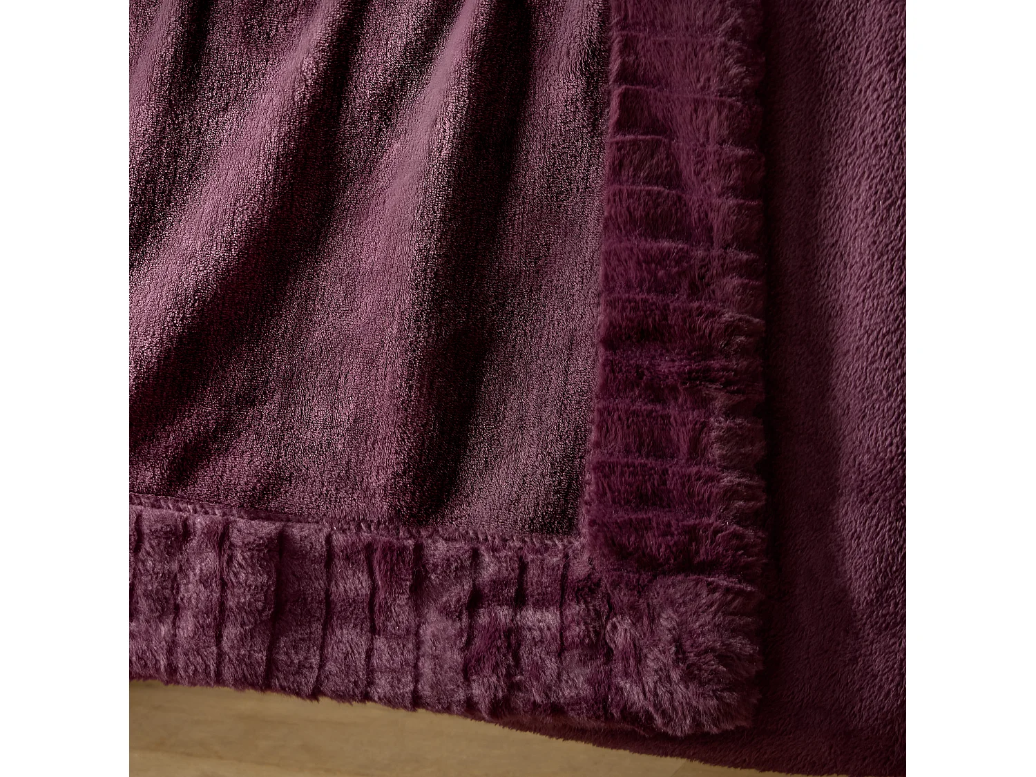 Catherine Lansfield Velvet and Faux Fur Soft Touch 150x200cm Blanket Throw Plum