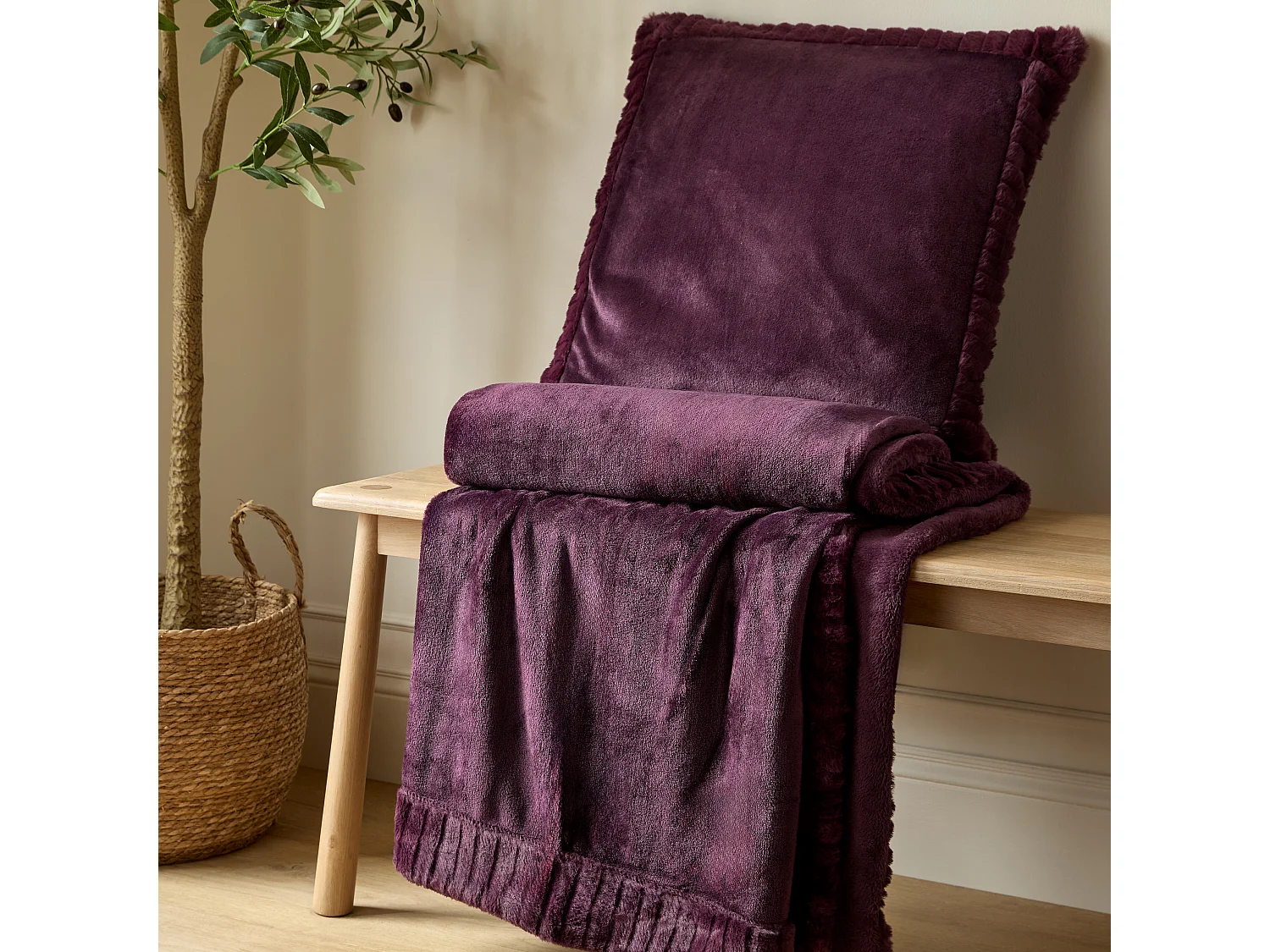 Catherine Lansfield Velvet and Faux Fur Soft Touch 150x200cm Blanket Throw Plum