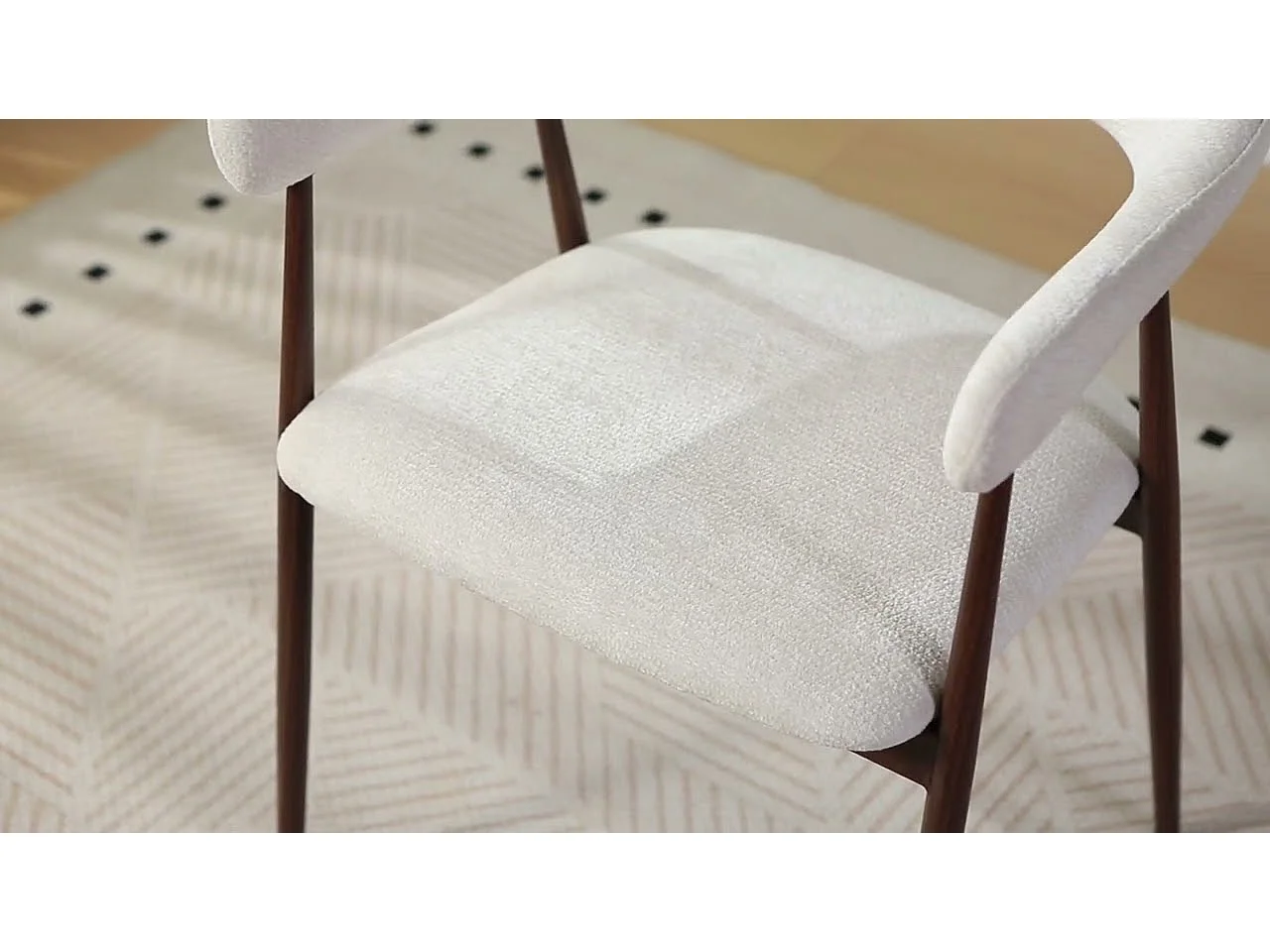 Lot de 6 chaises salle à manger avec accoudoirs - Tissu beige - Pieds effet bois noyer foncé - LENA