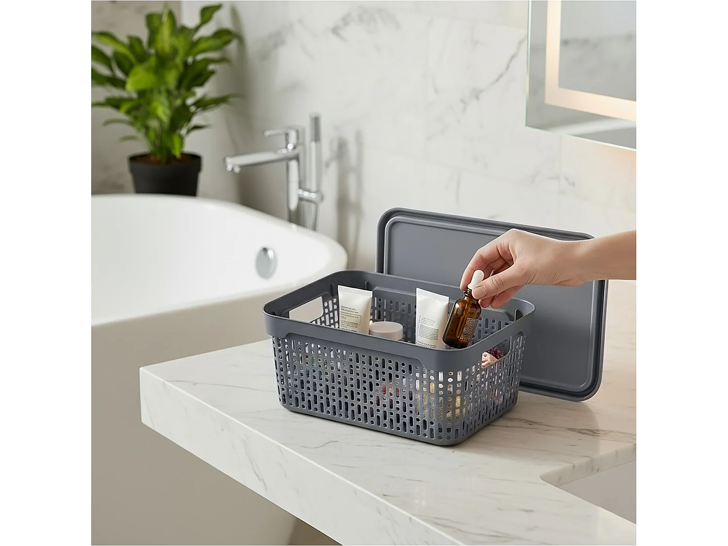Panier ajouré en plastique pour cosmétiques avec couvercle gris 30x20x12 cm