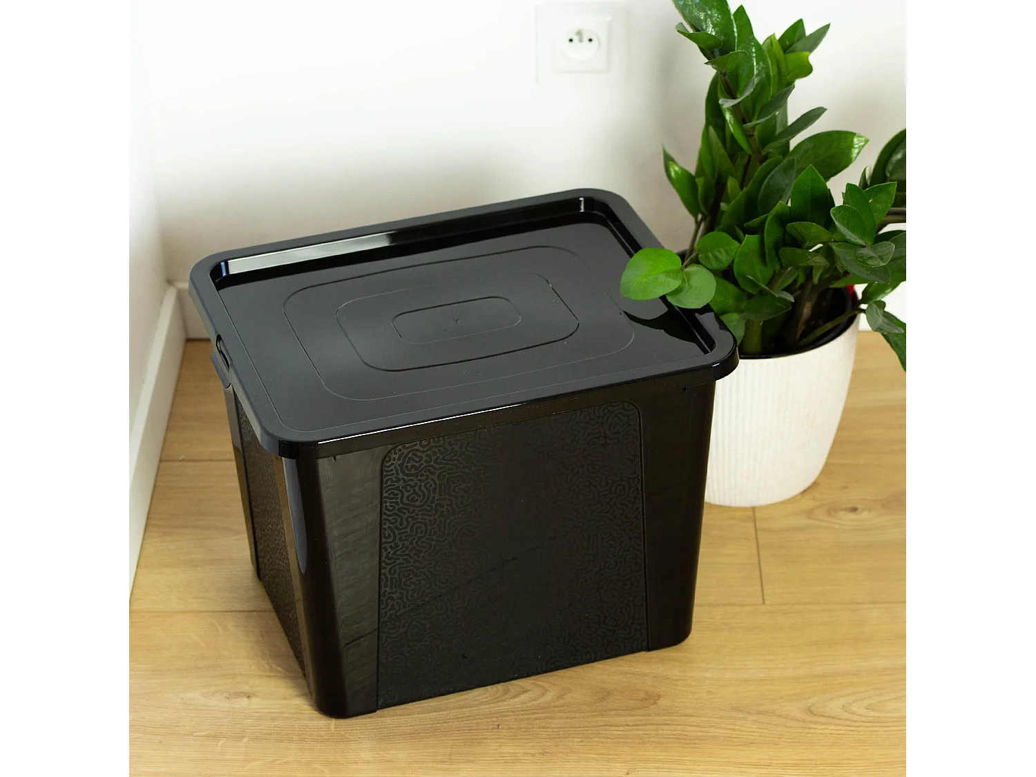 Boîte de rangement en plastique avec couvercle MultiBox, noire, 40x33x30 cm, 30 L