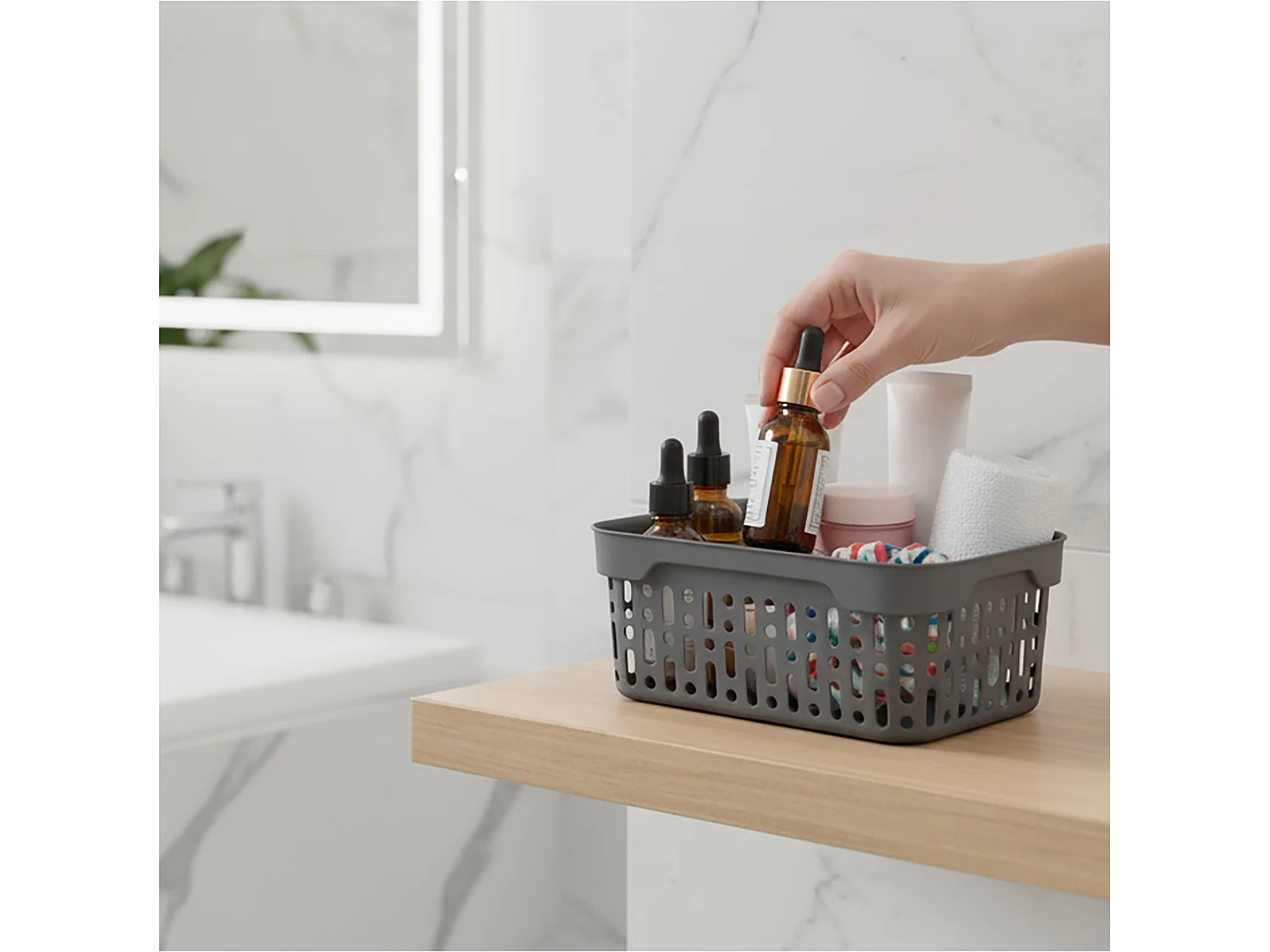 Panier ajouré en plastique pour cosmétiques gris 18x12x6 cm