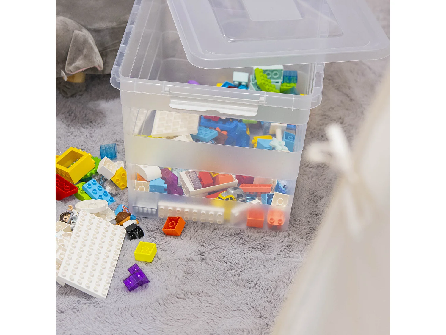 Boîte de rangement en plastique transparente avec couvercle et roulettes 55 l 58,5x38,5x33,1 cm