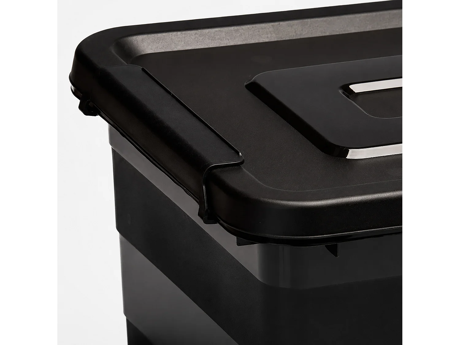 Boîte de rangement en plastique 15 L avec couvercle, noire, 39x29x19,5 cm