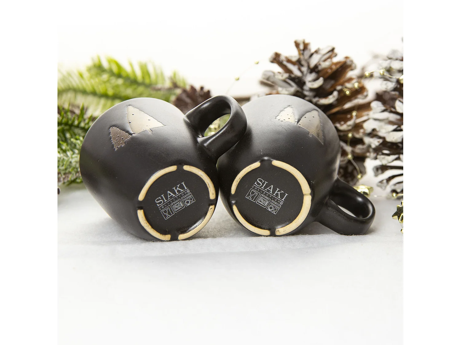 Set di tazze natalizie con albero di Natale in gres nero 2 pz 150 ml