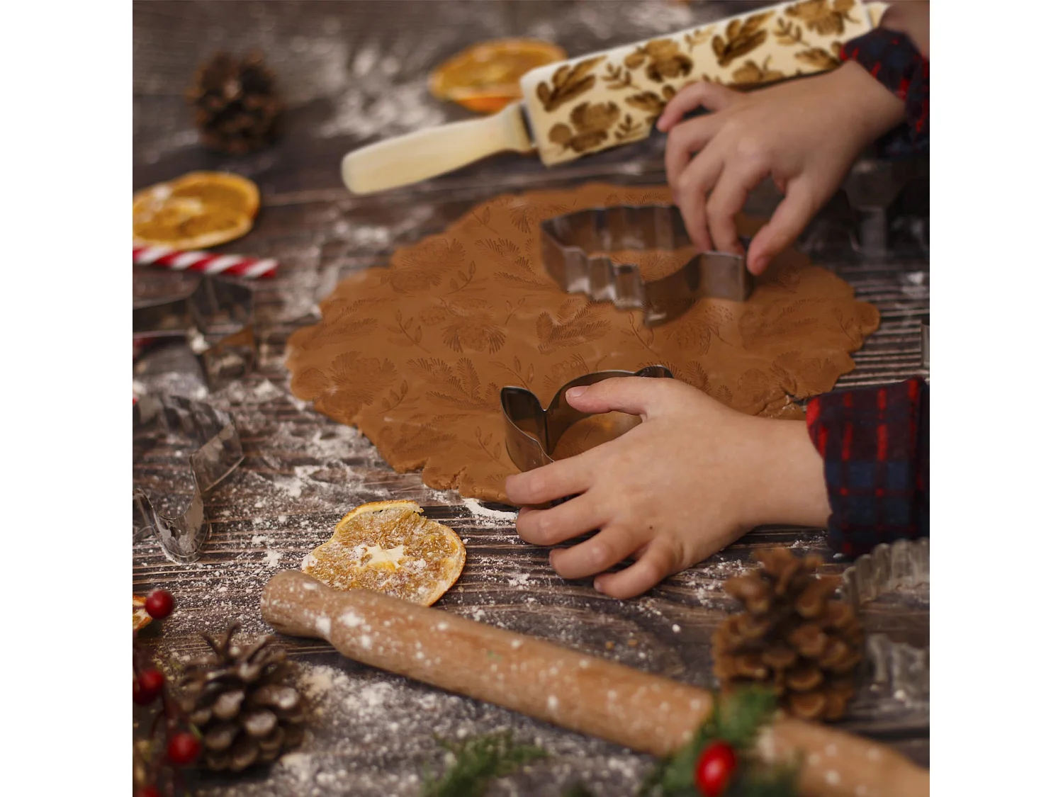 Mattarello decorativo per biscotti con motivo natalizio in legno marrone 36 cm
