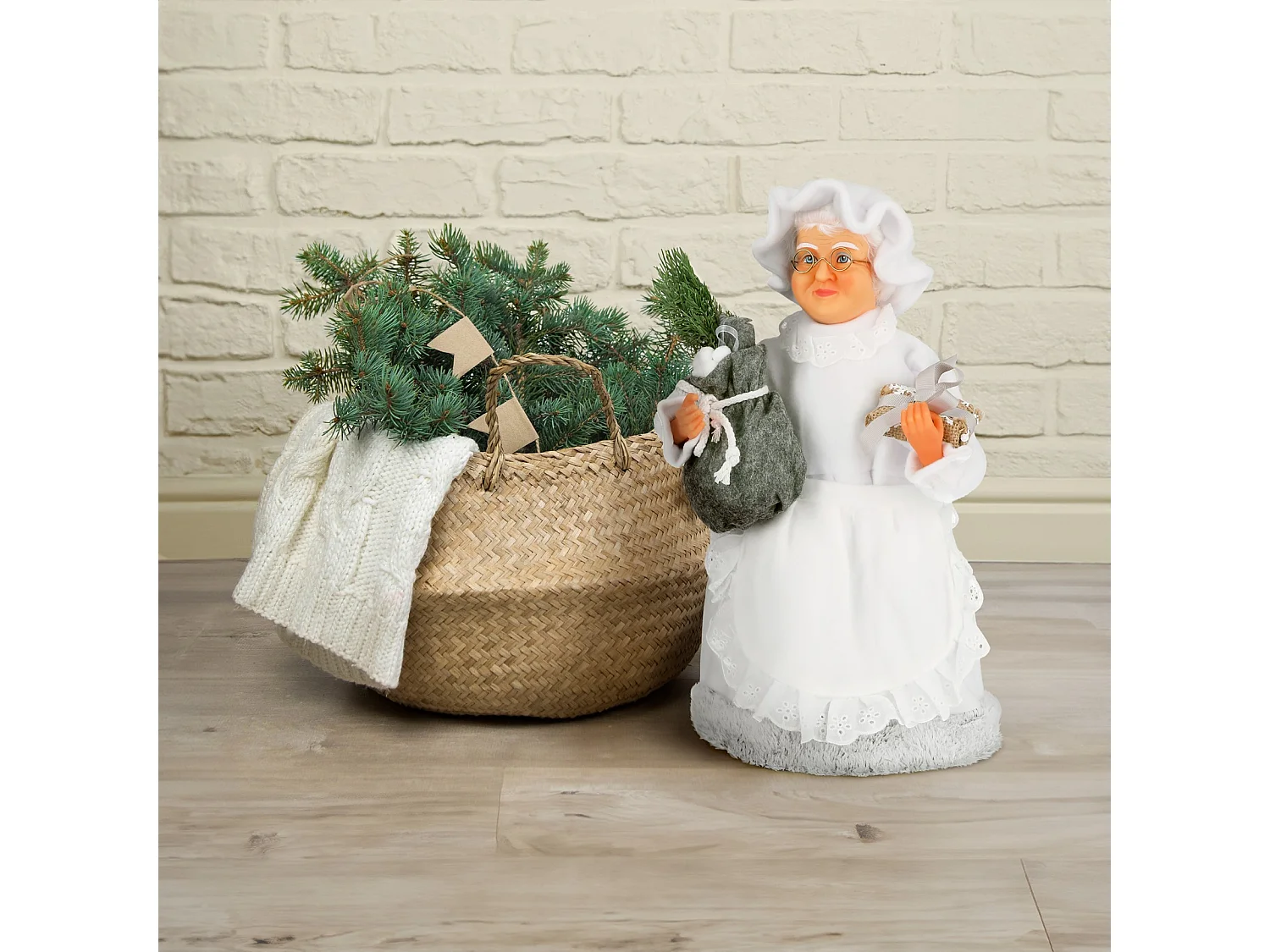 Kerstfiguur Kerstvrouw Scandinavisch kunststof wit 40x20 cm