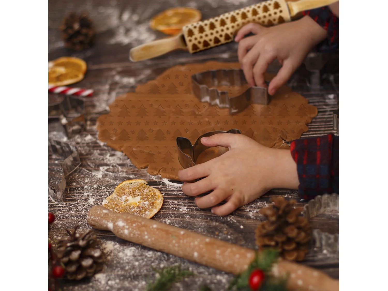 Mattarello decorativo per biscotti con motivo natalizio in legno marrone 36 cm