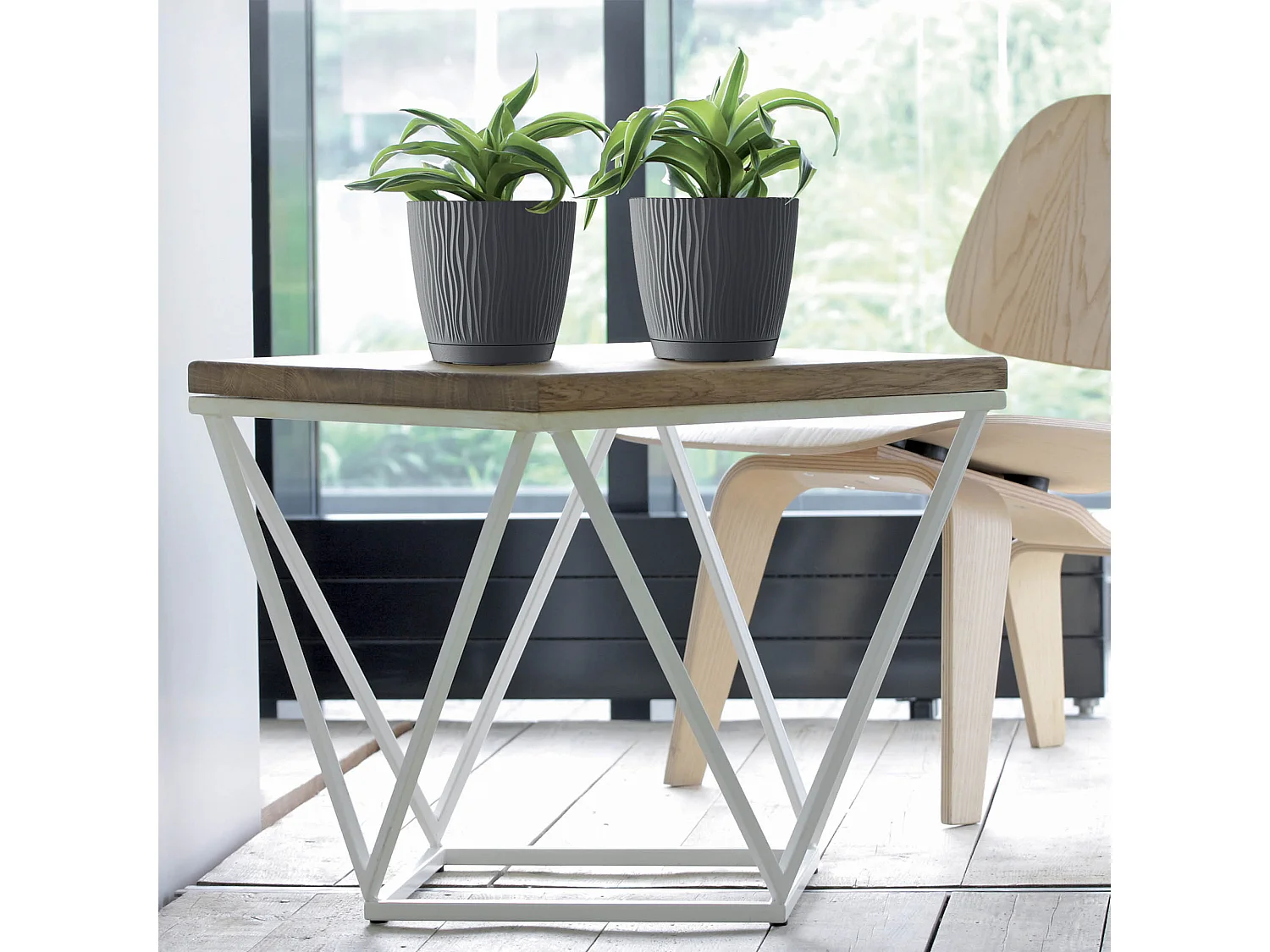 Pot de fleurs décoratif rond avec soucoupe en plastique anthracite 12,9 cm