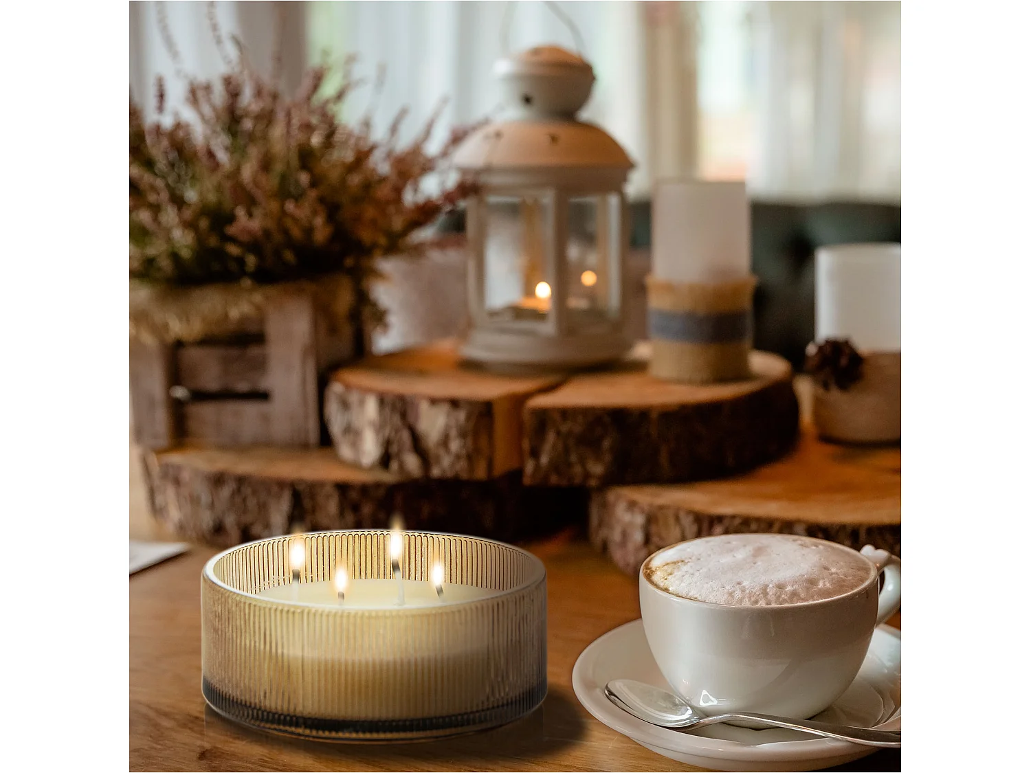 Bougie parfumée en verre Wild White Tea festive 13 cm ronde décorative