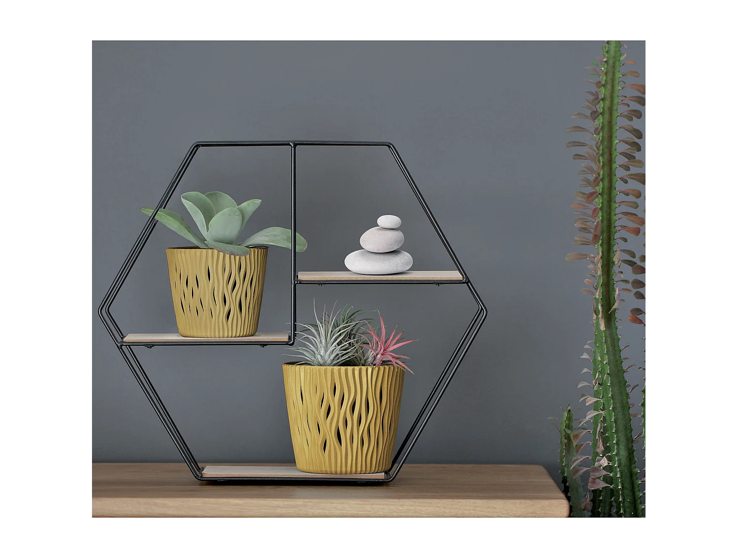Pot de fleurs décoratif design ajouré plastique moutarde 15,8 cm + insert