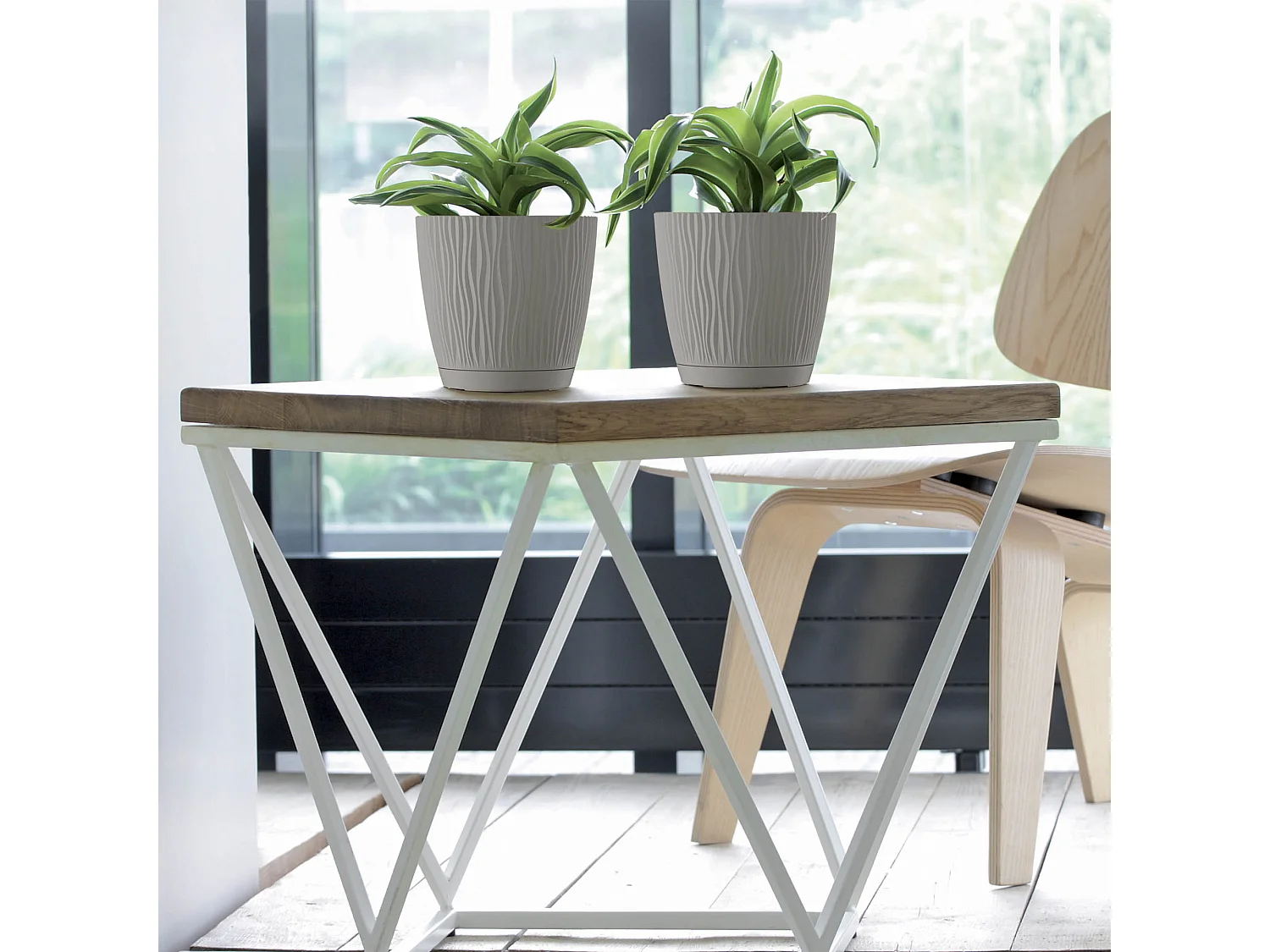 Pot de fleurs décoratif rond avec soucoupe Sandy P, plastique, mocca, 12,9 cm