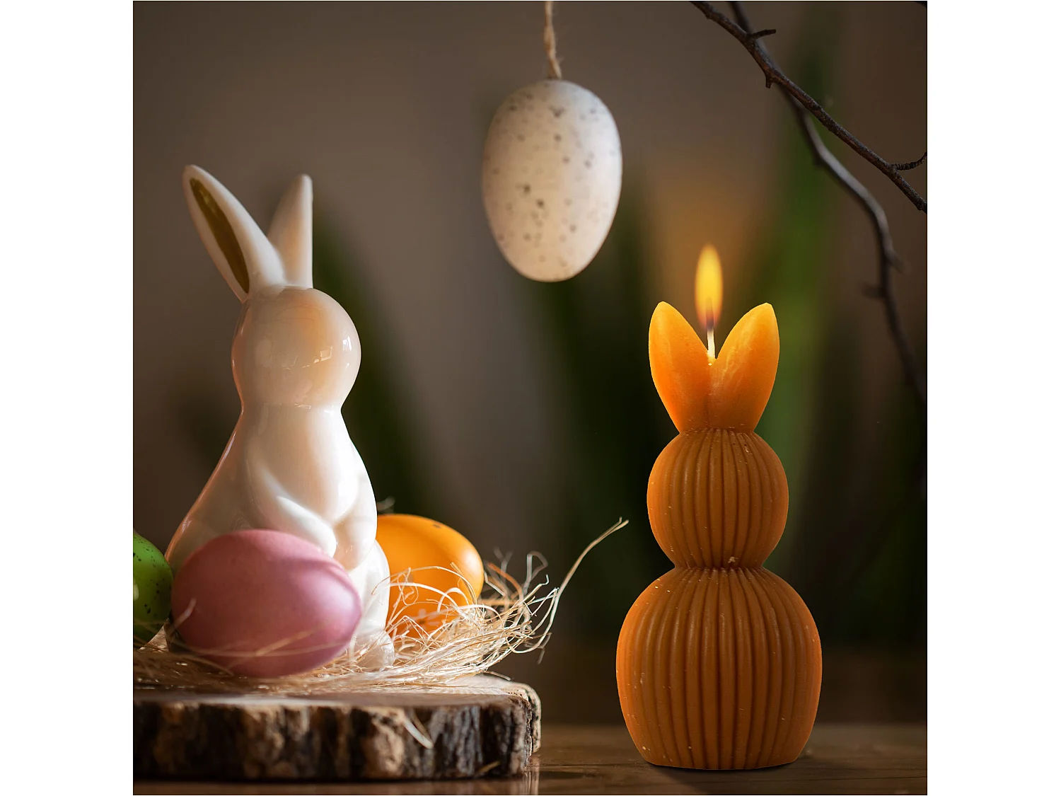 Bougie décorative de Pâques lapin sur œuf cire caramel 12,5x6 cm