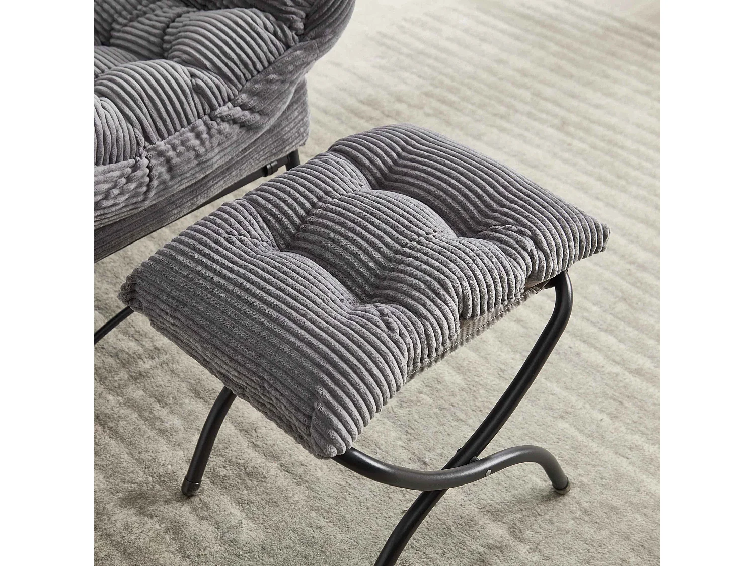 Ergonomischer Loungesessel mit Ottomane und Seitentasche, bequemer Loungesessel aus PP-Baumwolle, Entspannung und praktische Aufbewahrung, grau