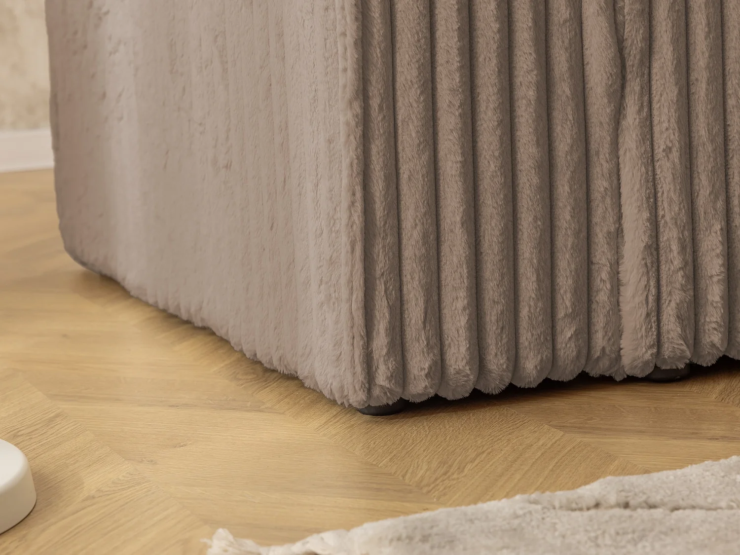 Canapé d’angle avec fonction couchage et coffre de rangement en tissu côtelé peluche RIVIO