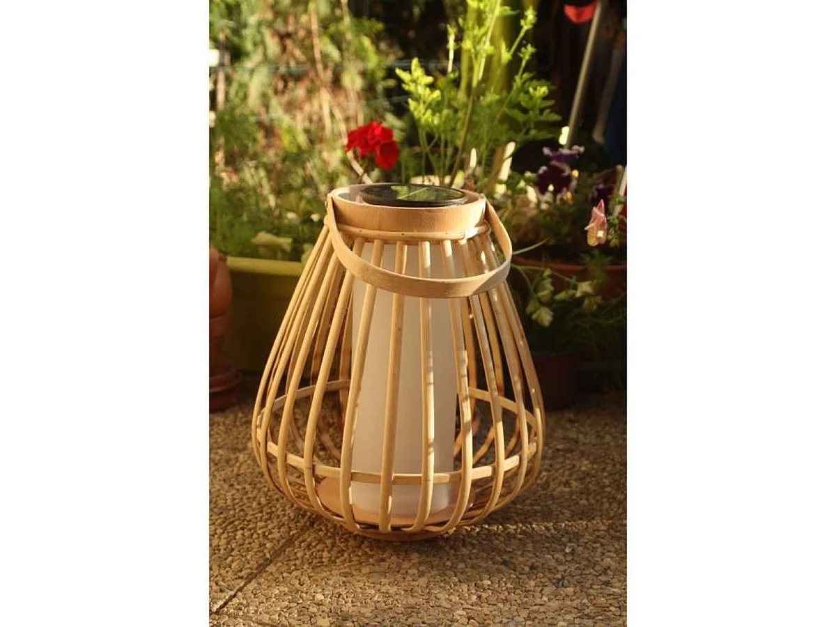 Lanterne solaire Marta en bambou naturel avec LED effet flamme, rechargeable USB