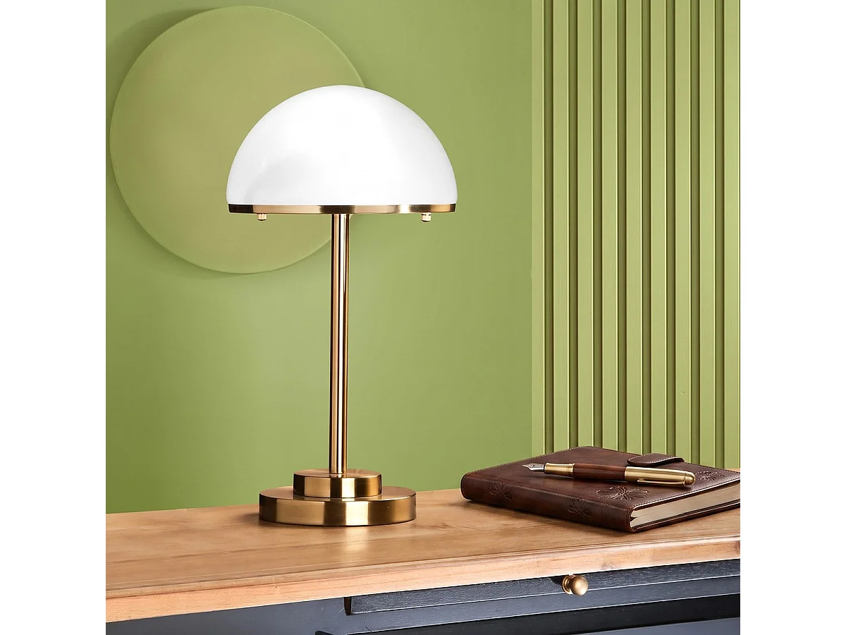 Bordlampe i forgyldt messing og hvidt glas - DOME