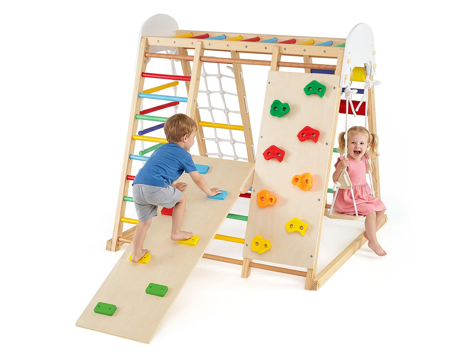 Aire de jeux en bois pour la maison avec des échelles, une balançoire, un toboggan et une rampe