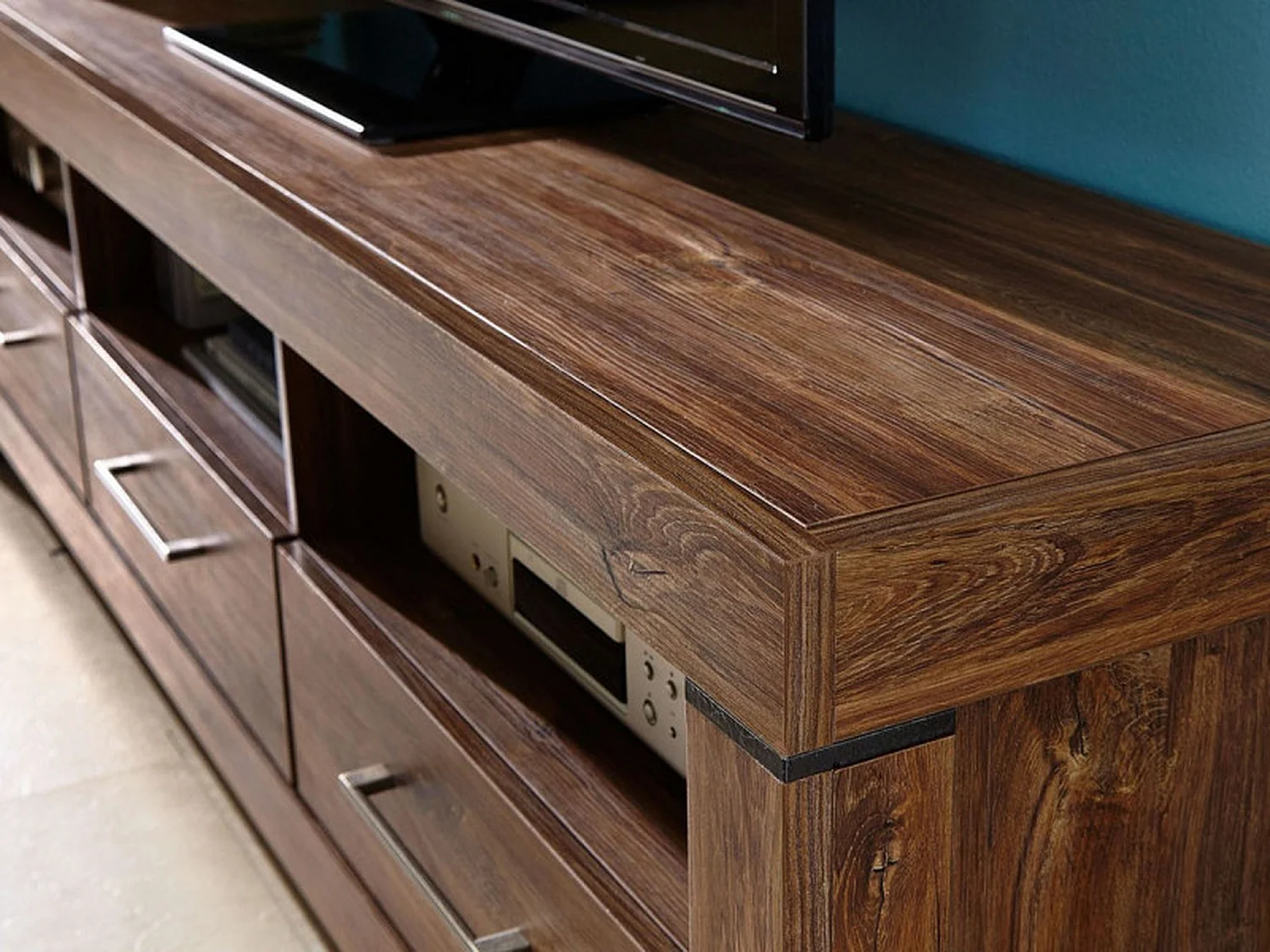 Small TV Unit with Drawer Modern Media Cabinet 139cm Short TV Entertainment Stand LED Medium Oak - Gent