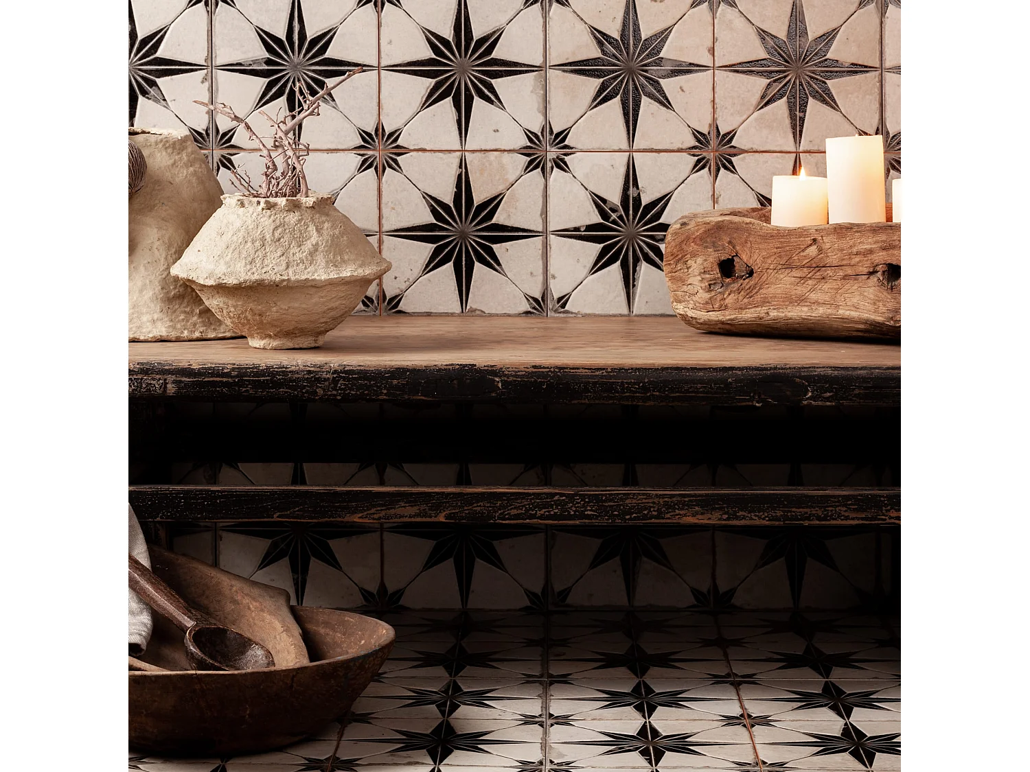 Carrelage Vintage effet Carreau ciment 3D Etoile Noire et Fond Blanc 45x45x0,95 cm Sparta - Sol et mur intérieur (vendu par carton de 1 m²) - RO'MA CARRELAGE