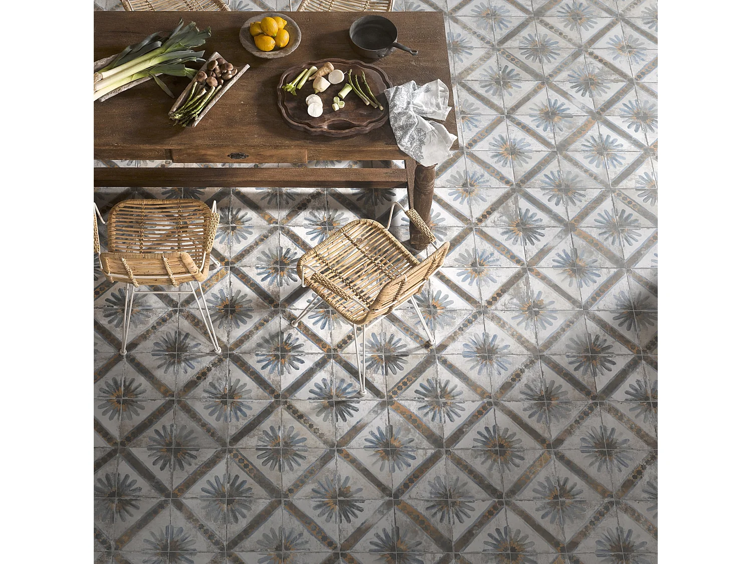 Carrelage Vintage effet Carreau ciment Bleu 45x45x0,95 cm Solaria - Sol et mur intérieur (vendu par carton de 1 m²) - RO'MA CARRELAGE