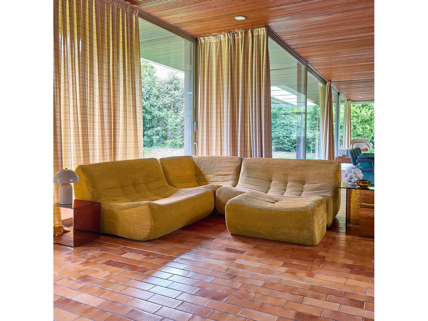 Canapé d'angle modulable 5 places avec repose pied velours côtelé moutarde - Sokol