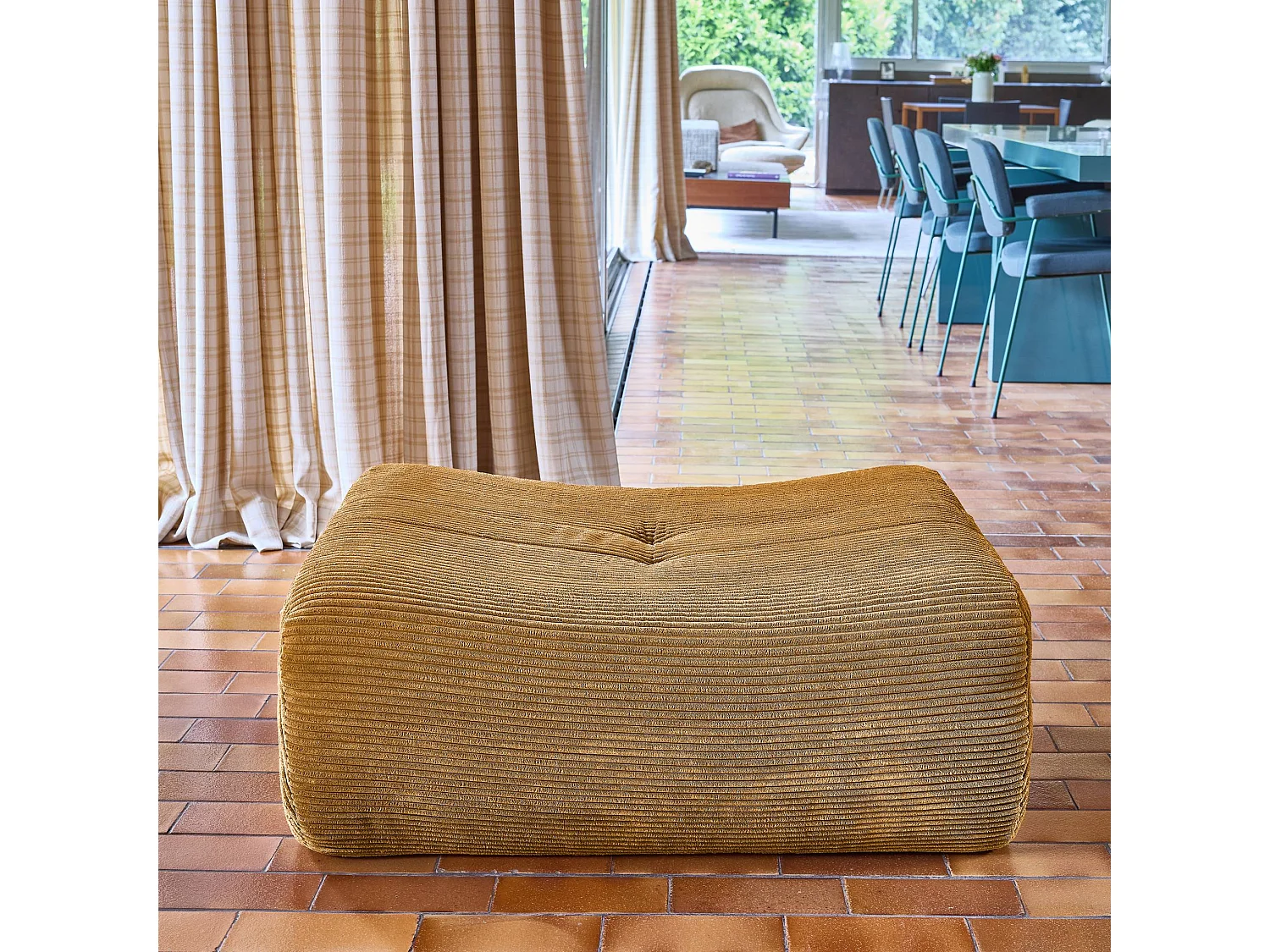 Pouf. repose-pieds pour chauffeuse Sokol velours côtelé moutarde - Sokol