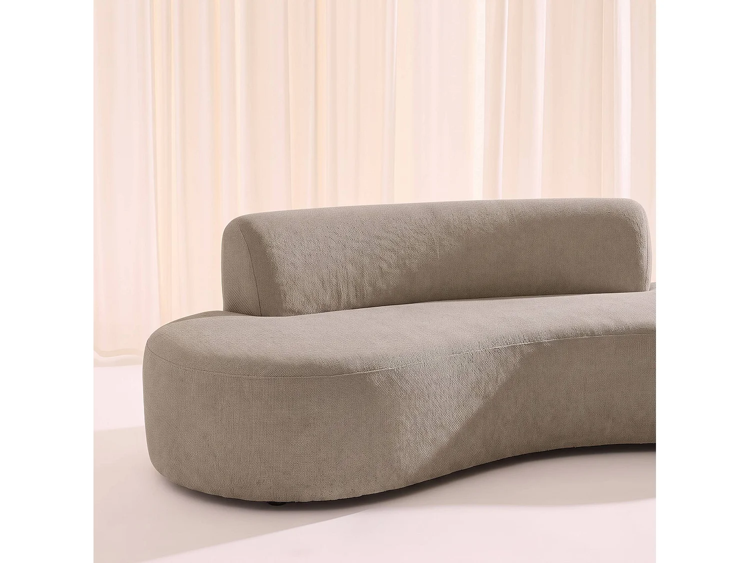 Divano curvo sottovuoto e compresso in tessuto ciniglia, 3 posti, Curv, Beige scuro, 227x102x69 cm