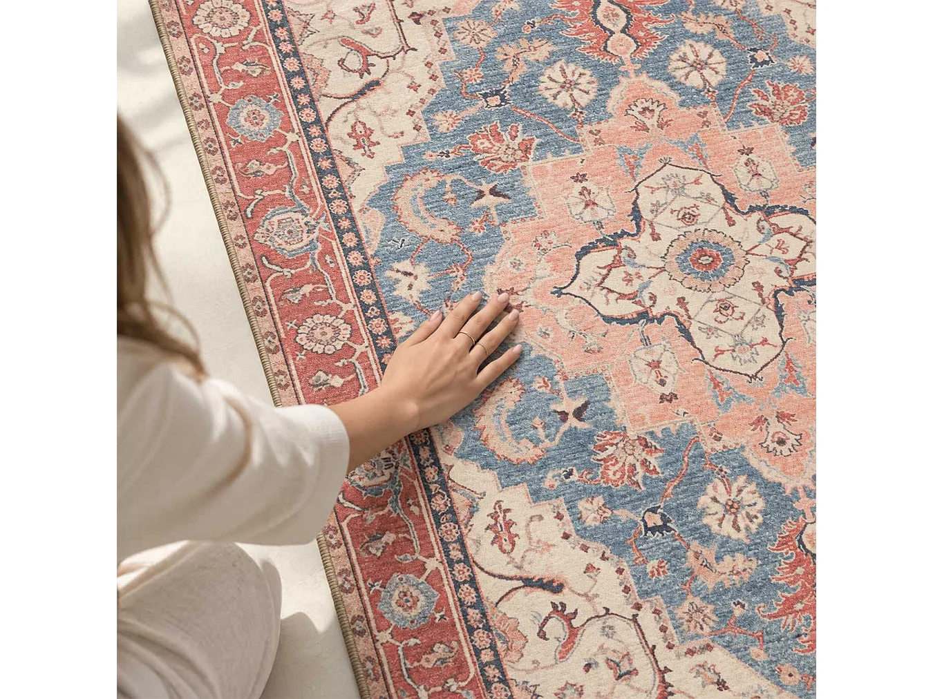 The White Stone Tappeto 140x190 cm Fantasia Heriz | Tappeto Orientale Stile Persiano con Effetto Vintage Antichizzato | Pelo Corto in 100% Poliestere, Stampa