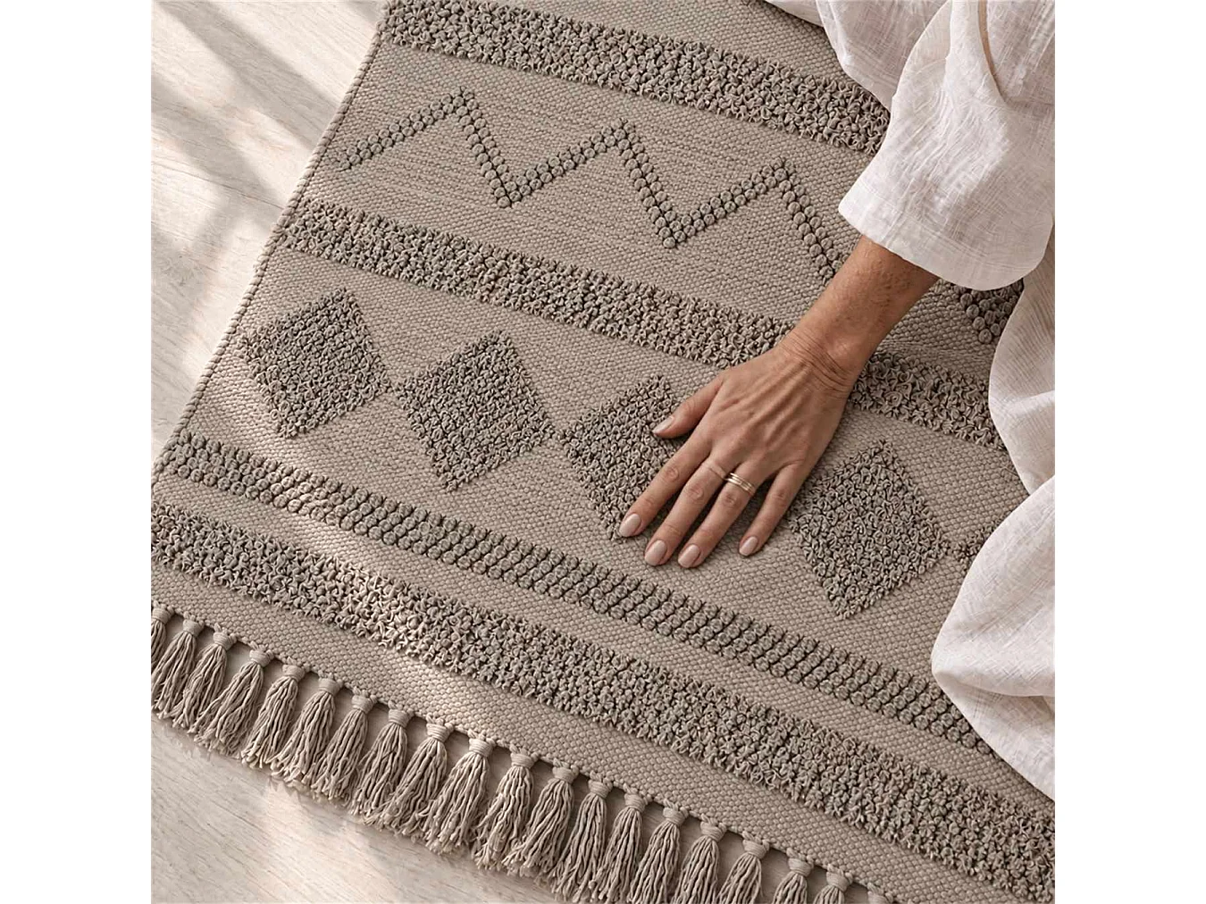 The White Stone Tappeto Berbero 120x180 cm Taupè | Tappeto in 100% Cotone, Antiscivolo e Lavabile a 30°C | Disegni Geometrici in Rilievo in Stile Marocchino per