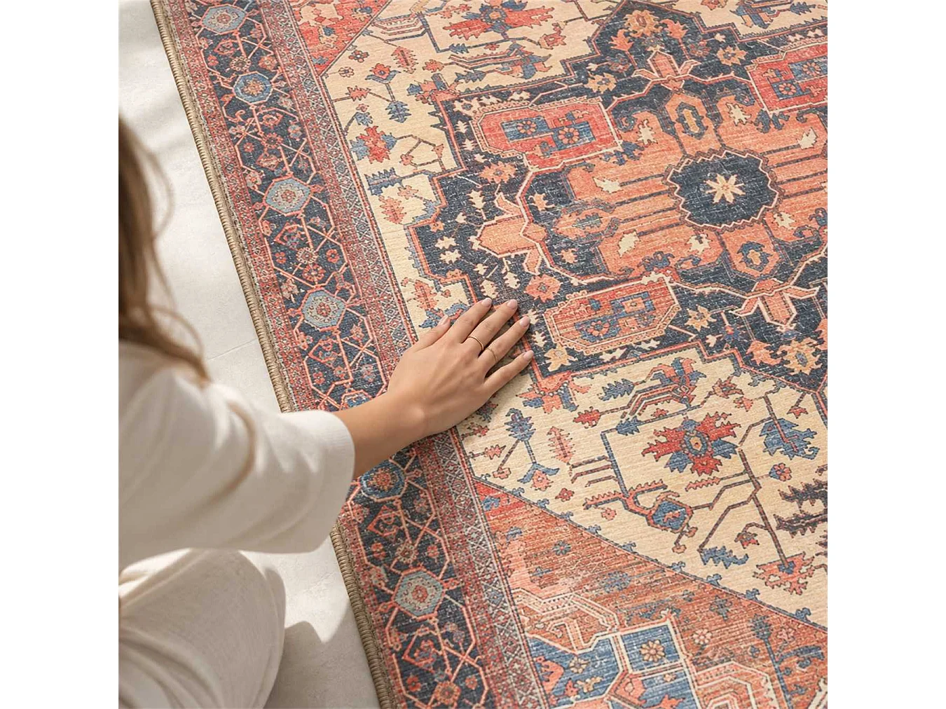 The White Stone Tappeto 140x190 cm Fantasia Teheran | Tappeto Orientale Stile Persiano con Effetto Vintage Antichizzato | Pelo Corto in 100% Poliestere, Stampa