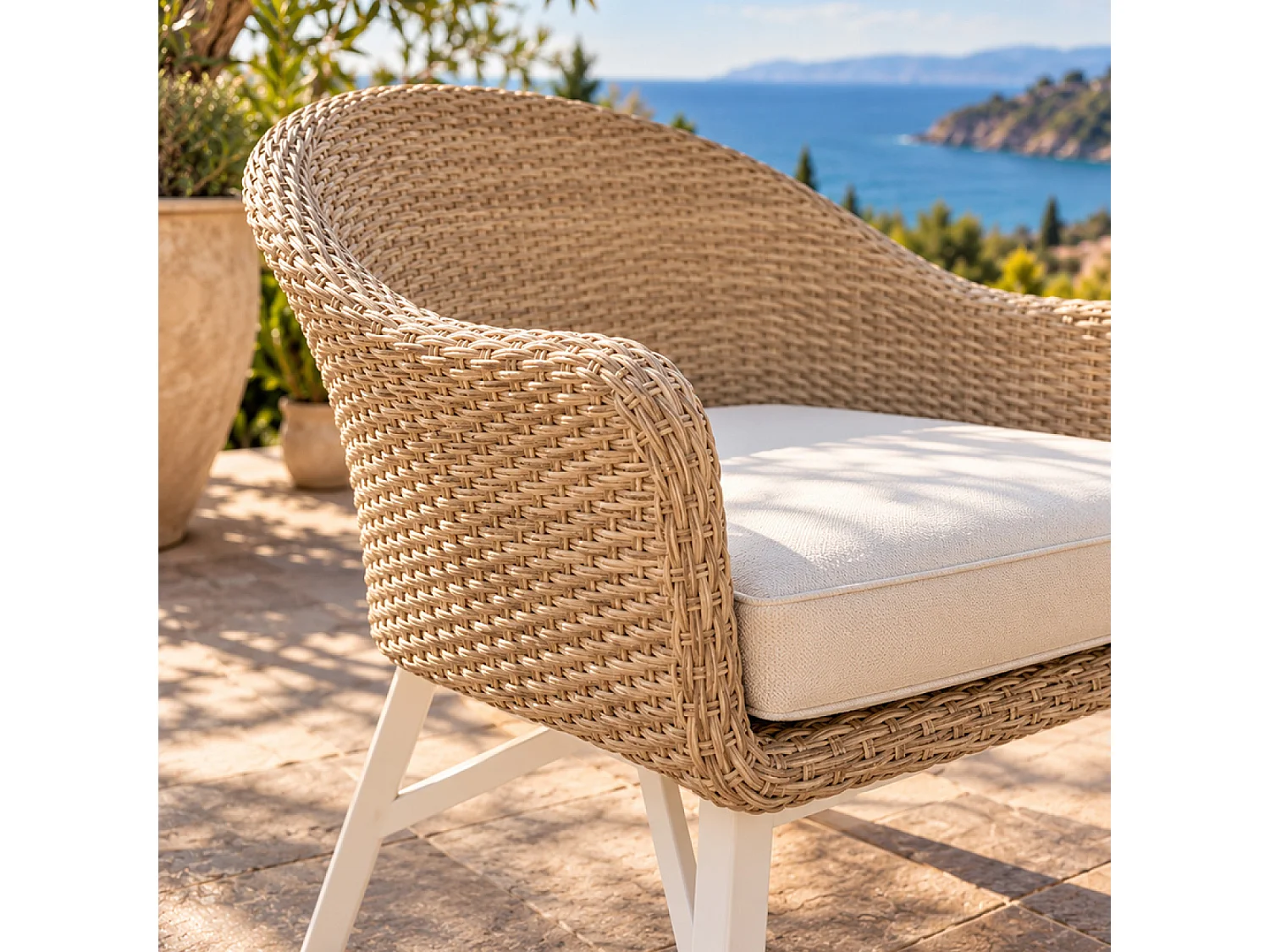 Lot de 2 fauteuils de jardin effet résine tressé blanc et bois CARCINA