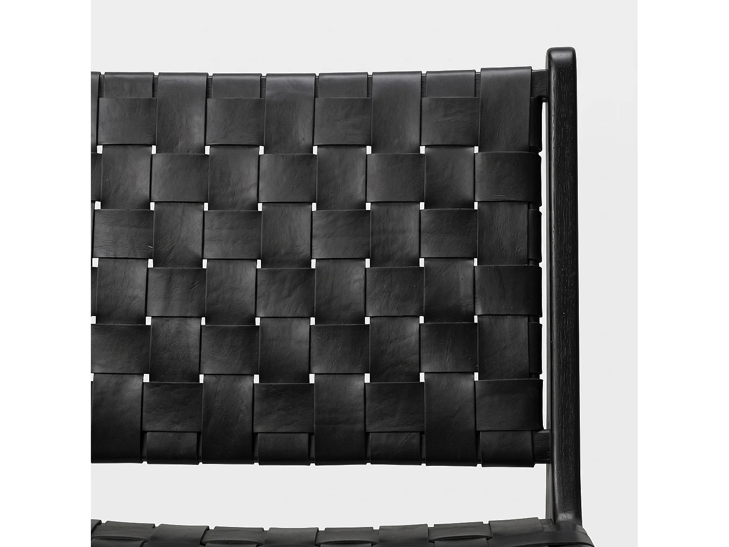 Sillón de teca negra y cuero trenzado - Kuna