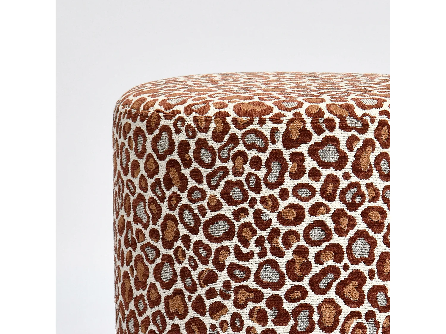 Pouf rond en tissu motif léopard bordeaux - Lily